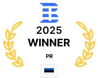 Insignia Winner 2025 en la categoría de relaciones públicas (PR), con laureles dorados y признание por la excelencia en el sector.